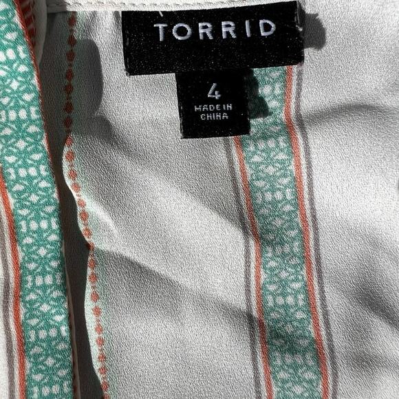 Torrid 4 ( 26) (4X) scoop neck tunic, stripe buttons down the back - Picture 3 of 9